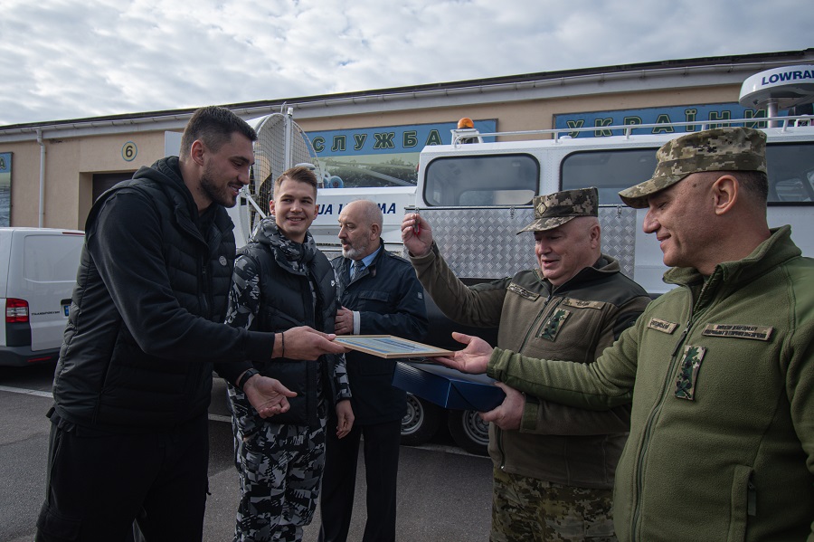 &quot;Динамо&quot; передало пограничникам катер